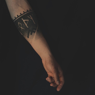 Männlich Schwarz Grafik tattoo auf Ärmel #86049 | Tattoo Artist Mr.Evil Ruslan Bazhanov