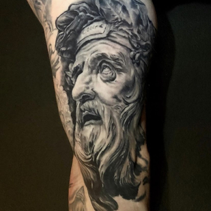 Männlich Schwarz und Grau Porträt tattoo auf Schulter #88612 | Tattoo Artist Sean McCready