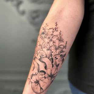 Weiblich Schwarz Grafik tattoo auf Unterarm #85797 | Tattoo Artist Vitalina Bender