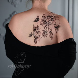 Weiblich Schwarz Grafik tattoo auf Rücken #85801 | Tattoo Artist Vitalina Bender