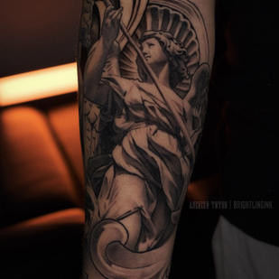 Männlich Schwarz und Grau Realismus tattoo auf Unterarm #85975 | Tattoo Artist Aleksey Titov