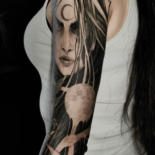 Weiblich Schwarz Grafik tattoo auf Ärmel #85829 | Tattoo Artist Daniil Holodkov