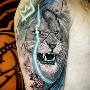 Männlich Schwarz und Grau Realismus tattoo auf Schulter #88119 | Tattoo Artist Evgeniy Bobin