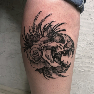 Weiblich Schwarz Whipshading tattoo auf Schienbein #83947 | Tattoo Artist Gulyaeva Victoria