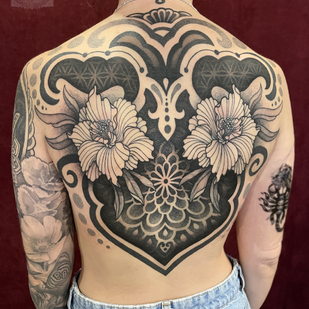 Weiblich Schwarz und Grau Grafik tattoo auf Rücken #85430 | Tattoo Artist Ioann Leo ( LEO-VAN )