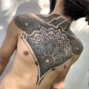 Männlich Schwarz Ornamental tattoo auf Brust #87590 | Tattoo Artist Ioann Leo ( LEO-VAN )