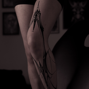 Weiblich Schwarz Ornamental tattoo auf Bein #88336 | Tattoo Artist Lida