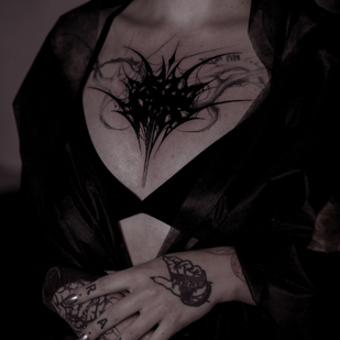 Weiblich Schwarz Abstrakt tattoo auf Brust #88338 | Tattoo Artist Lida