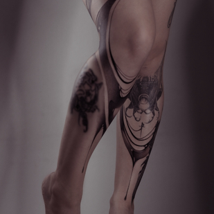 Weiblich Schwarz und Grau Abstrakt tattoo auf Schienbein #88339 | Tattoo Artist Lida