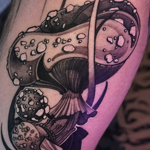 Männlich Schwarz Grafik tattoo auf Bein #85219 | Tattoo Artist Marusya