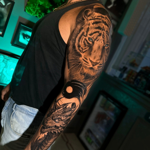 Männlich Schwarz und Grau  tattoo auf Ärmel #85345 | Tattoo Artist Master Margarita