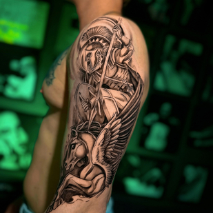 Männlich Schwarz und Grau Grafik tattoo auf Schulter #87224 | Tattoo Artist Master Margarita