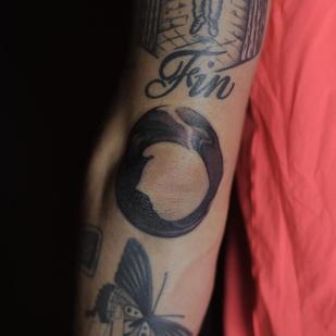 Männlich Schwarz Abstrakt tattoo auf Unterarm #84481 | Tattoo Artist Menshikova Katerina