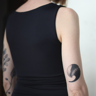 Weiblich Schwarz Abstrakt tattoo auf Schulter #84486 | Tattoo Artist Menshikova Katerina