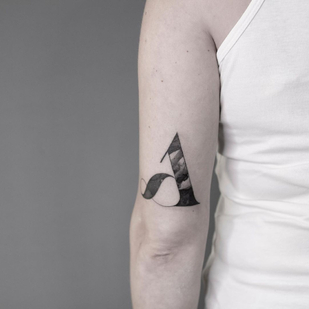 Weiblich Schwarz Abstrakt tattoo auf Schulter #84487 | Tattoo Artist Menshikova Katerina