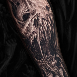 Männlich Schwarz und Grau Horror tattoo auf Unterarm #90716 | Tattoo Artist Sergey Batov