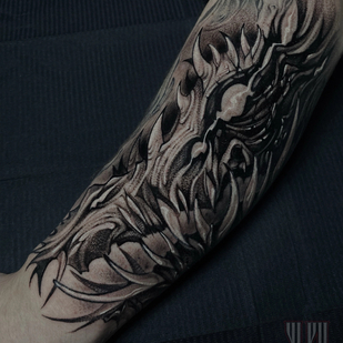 Männlich Schwarz und Grau Freehand tattoo auf Unterarm #85787 | Tattoo Artist Yuliy Monro