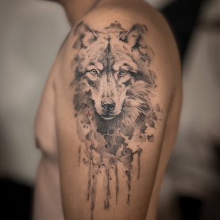 Männlich Schwarz Grafik tattoo auf Schulter #91475 | Tattoo Artist Sergeeva Tattoo