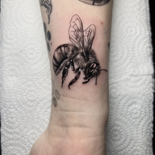 Weiblich Schwarz und Grau Mikrorealismus tattoo auf Unterarm #96960 | Tattoo Artist Daniel Escalante