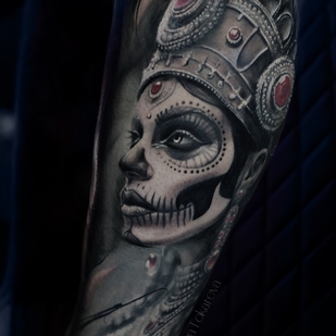 Männlich Schwarz und Grau Porträt tattoo auf Schienbein #101907 | Tattoo Artist Olga Tokareva