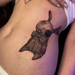 Weiblich Schwarz und Grau Mikrorealismus tattoo auf Bauch #93141 | Tattoo Artist Evgeniy Taskaev