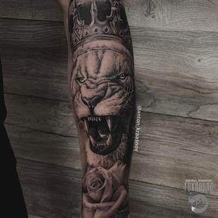 Männlich Schwarz Realismus tattoo auf Unterarm #93953 | Tattoo Artist Anton Krasnov