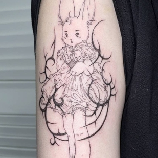 Weiblich Schwarz Autorenstil tattoo auf Schulter #94452 | Tattoo Artist nunichego shtyrikova