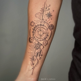 Männlich Schwarz und Grau Geometrisch tattoo auf Unterarm #94759 | Tattoo Artist Miki Sheir