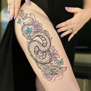 Weiblich Farbe Autorenstil tattoo auf Oberschenkel #95054 | Tattoo Artist Tonya | inkedwolfie