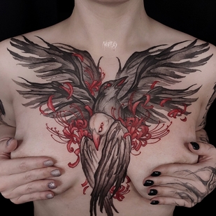 Weiblich Schwarz und Grau Grafik tattoo auf Brust #96327 | Tattoo Artist BACKSTAGE TATTOO