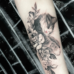 Weiblich Schwarz und Grau Realismus tattoo #97866 | Tattoo Artist Roman Krylov