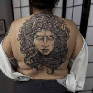 Weiblich Schwarz und Grau Horror tattoo auf Rücken #100204 | Tattoo Artist Arturs Garoza