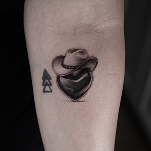 Männlich Schwarz und Grau Mikrorealismus tattoo auf Unterarm #101128 | Tattoo Artist Mariya Rodchin