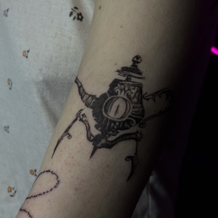 Weiblich Schwarz und Grau Mikrorealismus tattoo auf Schulter #104786 | Tattoo Artist Ekaterina Sysoeva