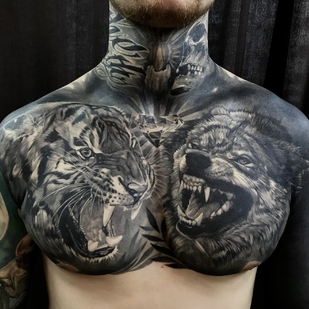 Männlich Schwarz und Grau Realismus tattoo auf Brust #102102 | Tattoo Artist Anastasia Kiseleva