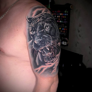 Männlich Schwarz und Grau Cover-up tattoo auf Schulter #103476 | Tattoo Artist Sergey Petrov