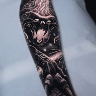 Männlich Schwarz und Grau Realismus tattoo auf Unterarm #103870 | Tattoo Artist Marin Yordanov - Yordanov Arts