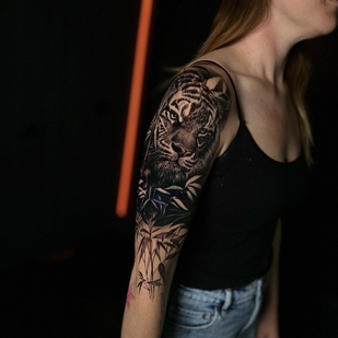 Weiblich  Realismus tattoo auf Schulter #103647 | Tattoo Artist Anastasiia Mikaskina aka Mika RedHead