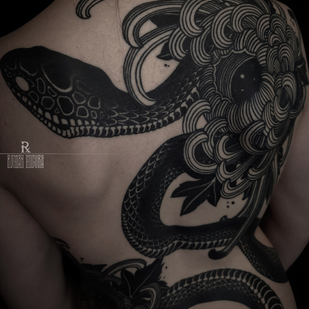 Weiblich Schwarz  tattoo auf Rücken #94101 | Tattoo Artist ROMAN MIGURA