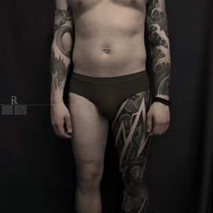 Männlich Schwarz und Grau Japanisch tattoo auf Bein #96586 | Tattoo Artist ROMAN MIGURA
