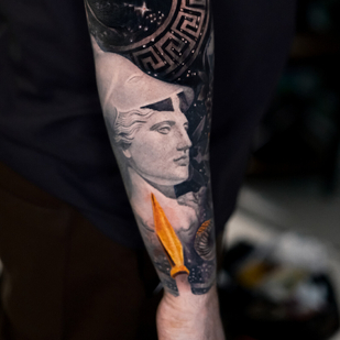 Männlich Schwarz und Grau Realismus tattoo auf Unterarm #94163 | Tattoo Artist Kirill Antique