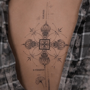 Weiblich Schwarz Fineline tattoo auf Rücken #94022 | Tattoo Artist Juliaavoo