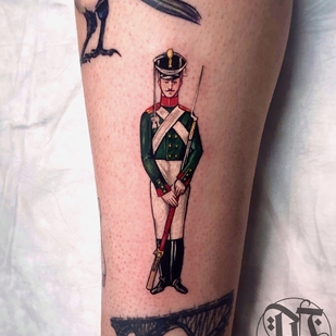 Männlich Farbe Mikrorealismus tattoo auf Schienbein #93441 | Tattoo Artist Sasha Mezo