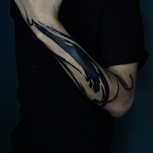 Männlich Schwarz Abstrakt tattoo auf Unterarm #92511 | Tattoo Artist Mary Nepostaeva