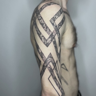 Männlich Schwarz und Grau Ornamental tattoo auf Schulter #93387 | Tattoo Artist Mary Nepostaeva