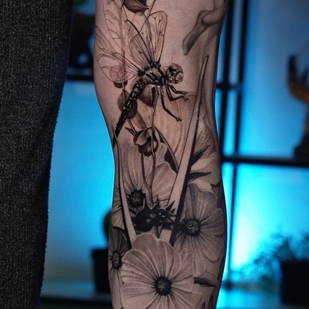 Weiblich Schwarz Realismus tattoo auf Bein #104443 | Tattoo Artist Nik Friday