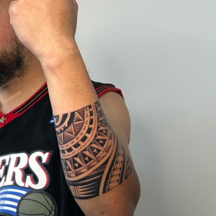 Männlich Schwarz Polynesisch tattoo auf Unterarm #96548 | Tattoo Artist maksim kokin