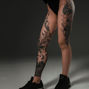 Weiblich Schwarz  tattoo auf Bein #103417 | Tattoo Artist Danila Morozov