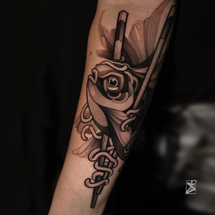 Weiblich Schwarz Grafik tattoo auf Unterarm #103420 | Tattoo Artist Danila Morozov