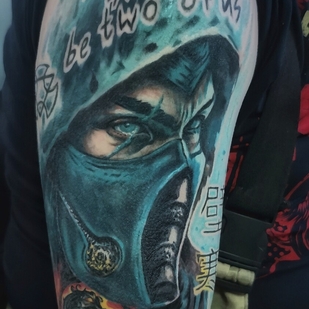 Männlich Farbe Realismus tattoo auf Schulter #101619 | Tattoo Artist Kseniya Pizhevskaya